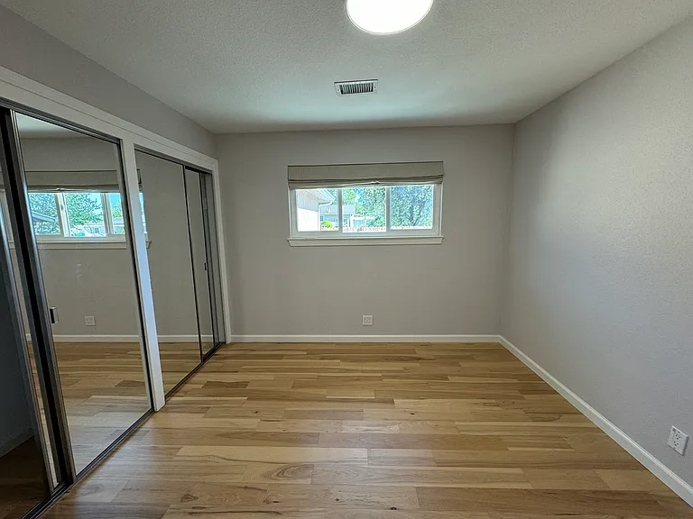203 Tiny St — Photo 8