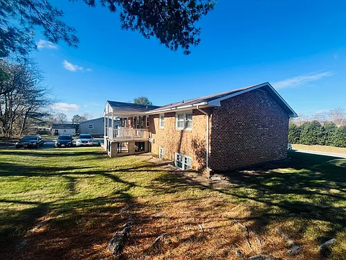 2 Bedroom, 1 Bath Apartment Photo 1
