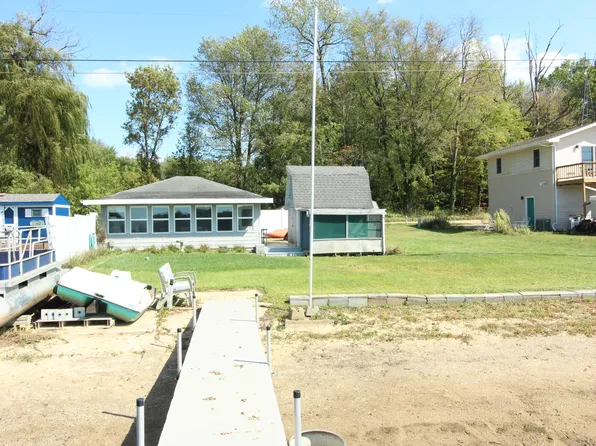 51140 Maple Rd, Marcellus, MI 49067