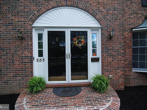3rd image of 255 Pintail Ct