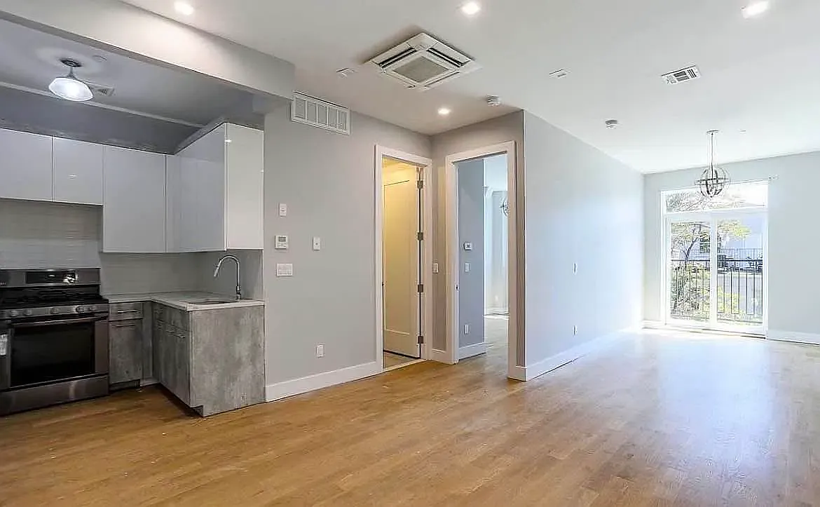 205 Spencer Street — Photo 1
