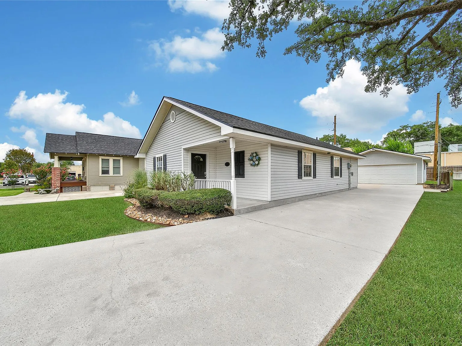 3 bed, 2.0 bath, 1527 sqft, $2,250 — Photo 2
