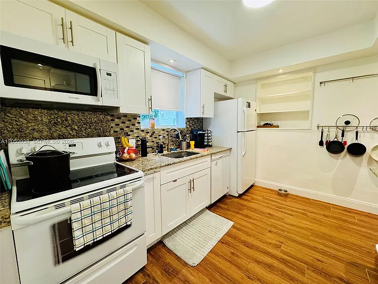 920 N 26th Ave #0 — Photo 2