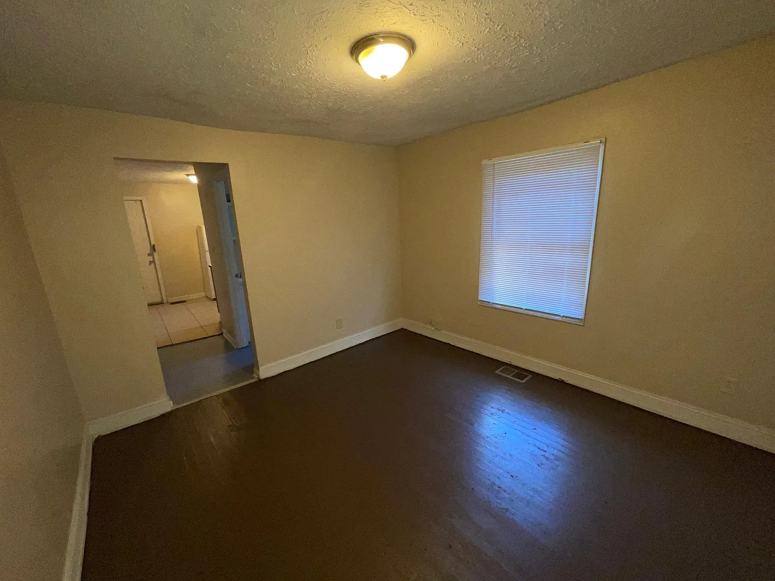 1733 W Ormsby Ave — Photo 4