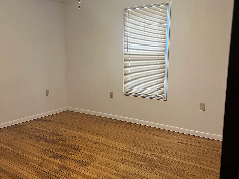 129 Delmar Ave