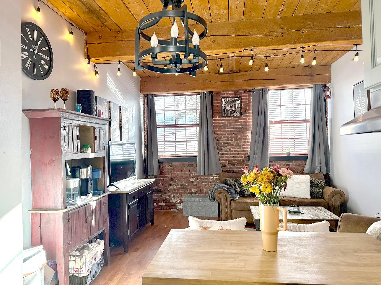 2 bed, 659 sqft, $2,300 — Photo 1