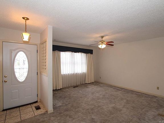 3rd image of 204 Hinton Blvd