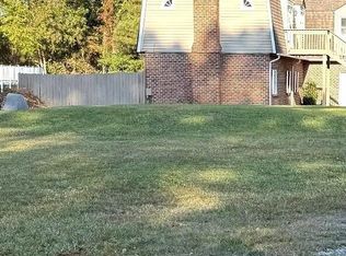 104 Croatan Dr, Newport, NC 28570