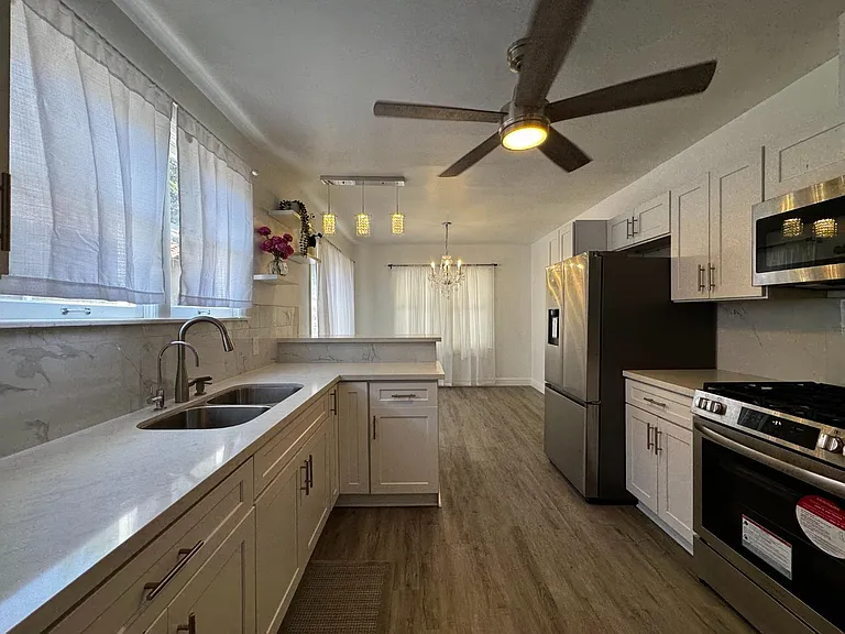 1106 N Fruit Ave — Photo 8