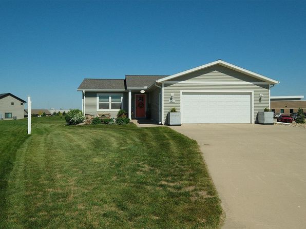 1285 8th Ave NE, Sioux Center, IA 51250