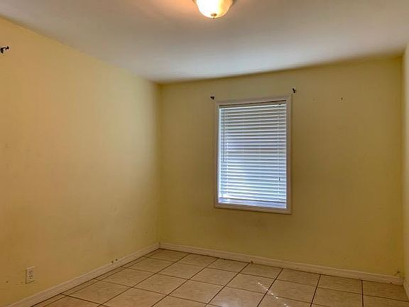 4th image of 2827 Harris Ave