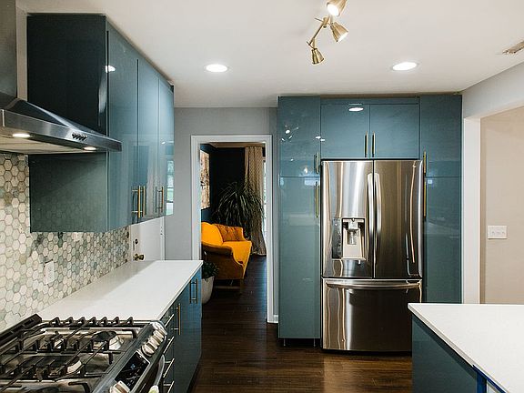 4th image of 305 Johnston St