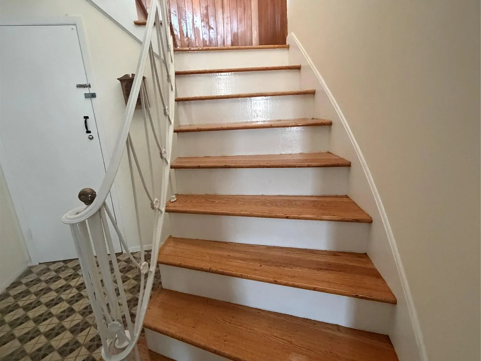 3 bed, 2.0 bath, 2899 sqft, $3,400 — Photo 3