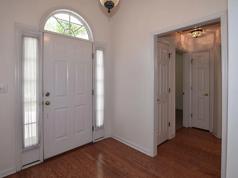 300 Prestwick Ct — Photo 3