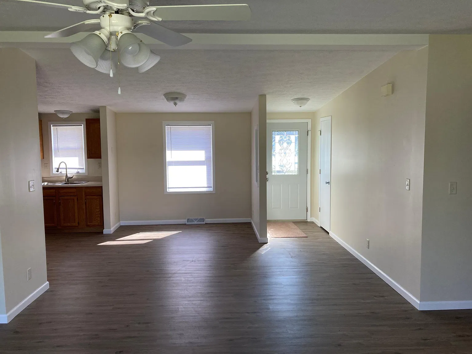 3 bed, $1,975 — Photo 3