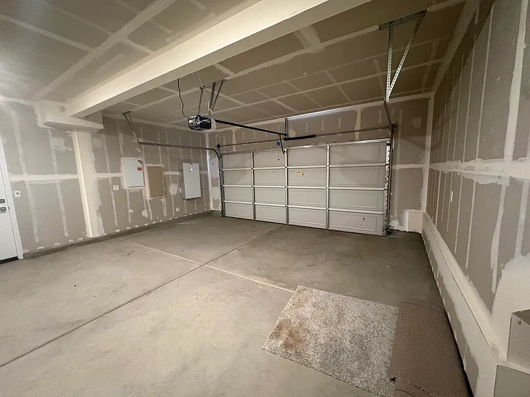 7966 Lamplight Dr — Photo 36