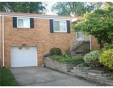1426 Kinmount St photo 1