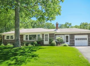 22 Fairline Dr, East Quogue, NY 11942