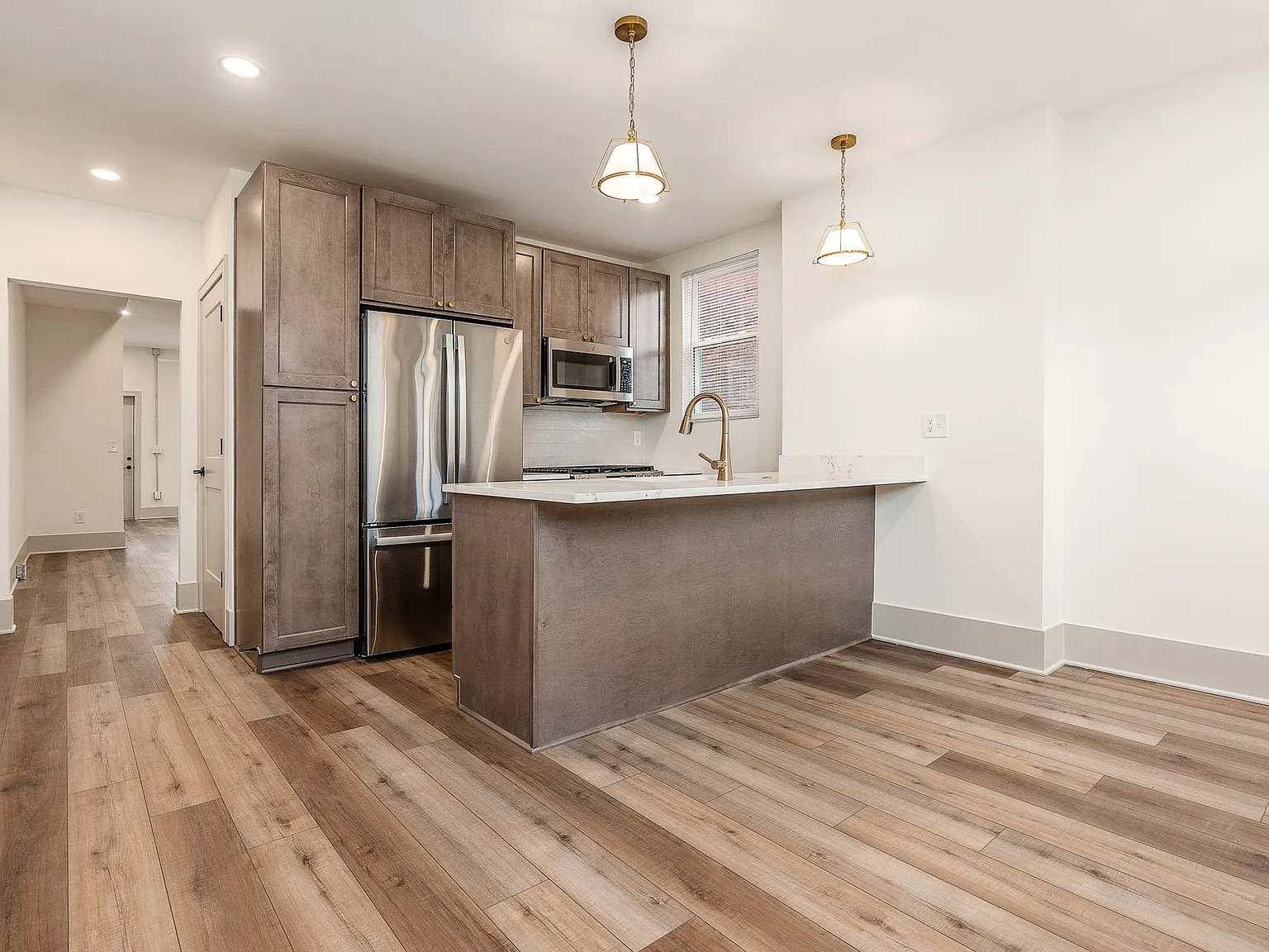 4 bed, 1810 sqft, $2,400 — Photo 2