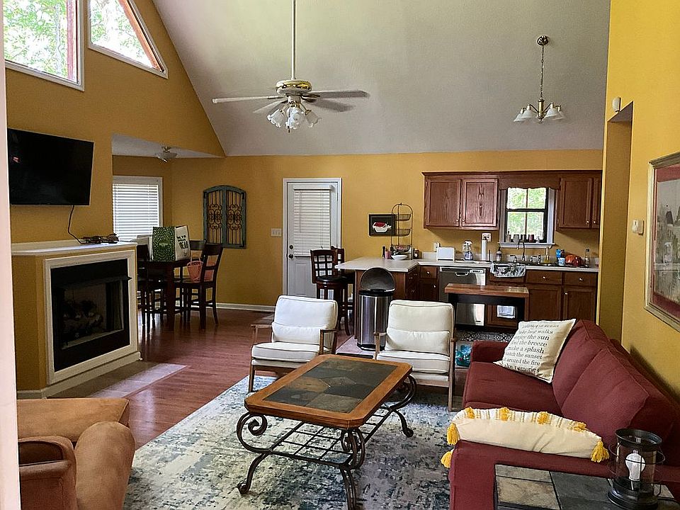 1st image of 405 Murray Ln