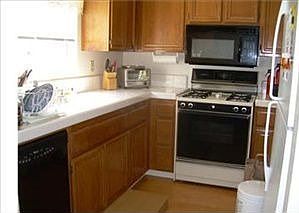 3rd image of 2800 Plaza Del Amo Unit 454