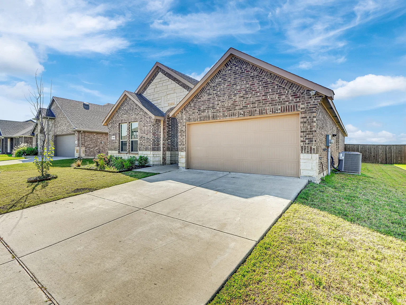 4 bed, 2161 sqft, $2,500 — Photo 3