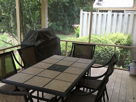 Screened in porch