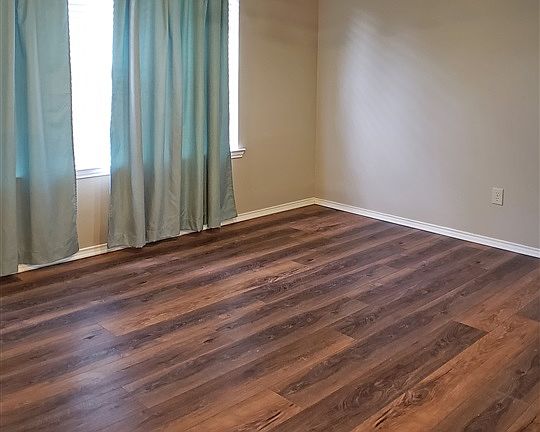 5th image of 1600 Emily Ln