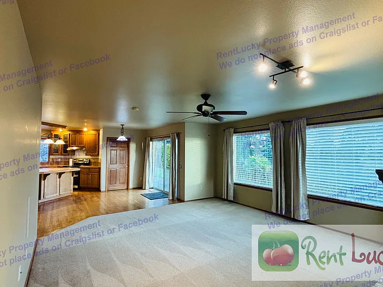 5216 Ridge Dr NE — Photo 7