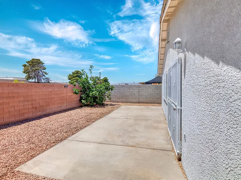 5683 Halvern Ave — Photo 15