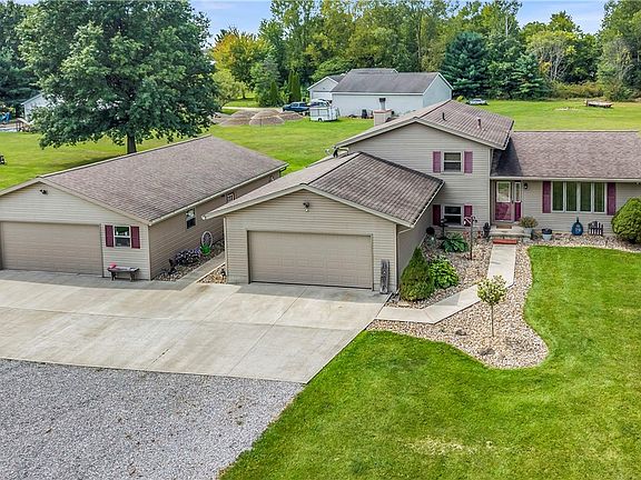 3rd image of 21930 Foster Rd