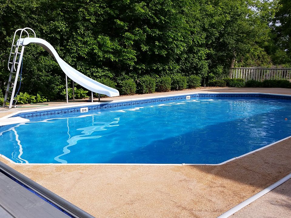2nd image of 4910 Pineview Ln N