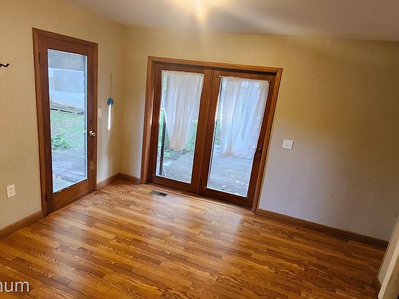 5th image of 4770 Woodside Dr