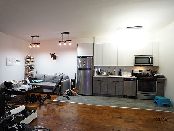 3rd image of 640 Kosciuszko St #1A