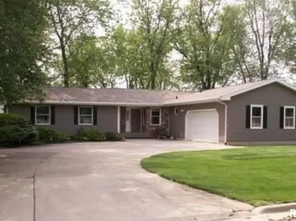 715 Pine St, Wilton, IA 52778