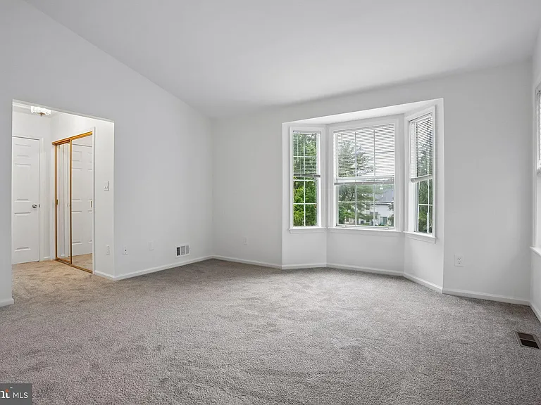 1 Colebrook Ct — Photo 18