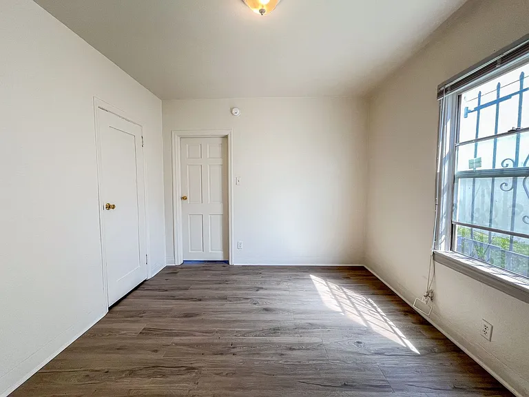 1450 W 39th St — Photo 39