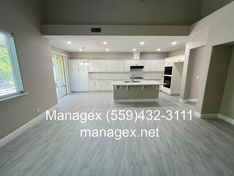 2175 Lester Ave — Photo 12