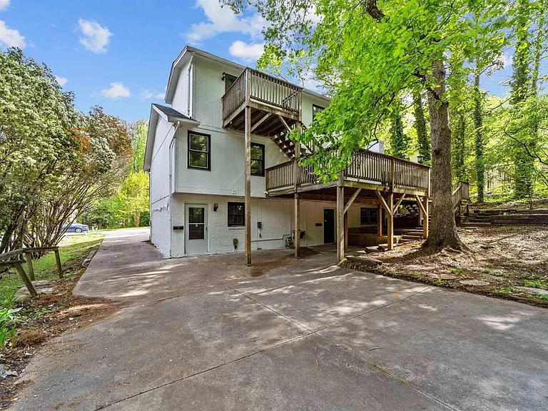 1304 Buckingham Rd — Photo 4
