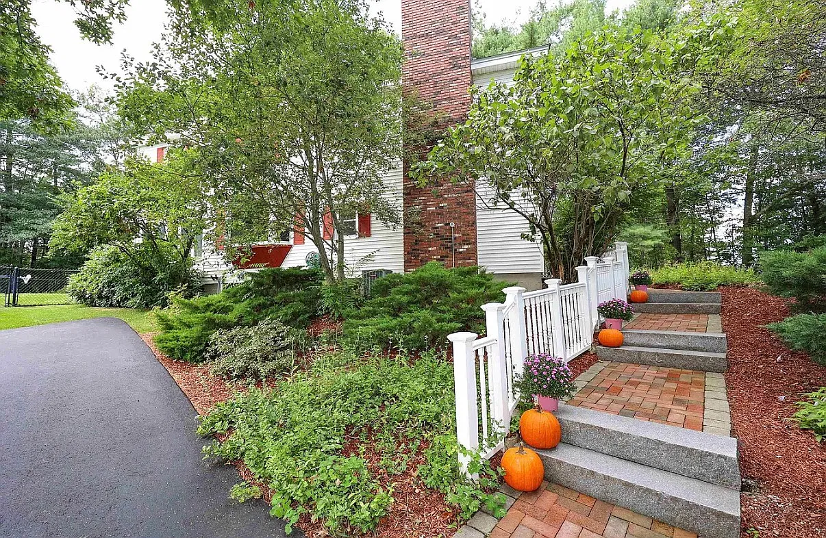 3 bed, 2.5 bath, 1888 sqft, $2,900 — Photo 2