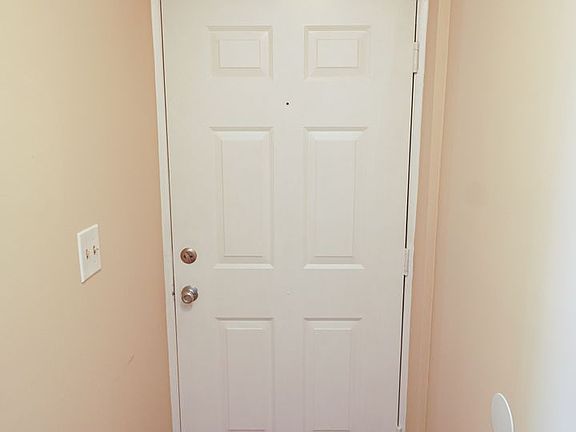 5th image of 806 College Ln #G