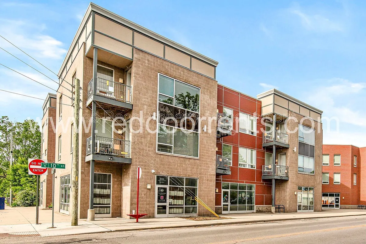 Building Photo - 3101 E 10th St #301