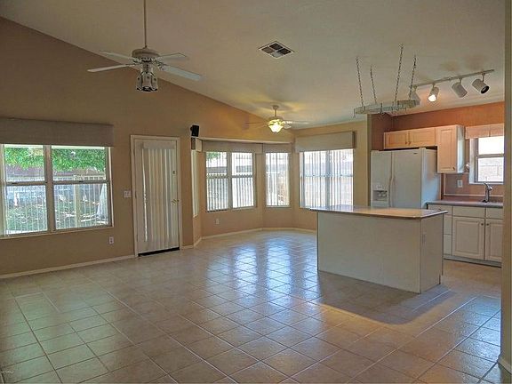3rd image of 4138 E Graythorn Ave