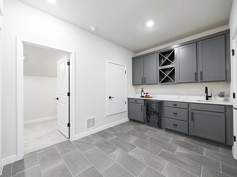 220 John Webster St — Photo 38