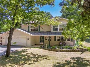 305 E Rockvale Dr, Byron, IL 61010