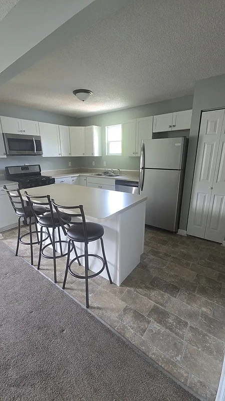 2 bed, 1.0 bath, 728 sqft, $850 — Photo 2