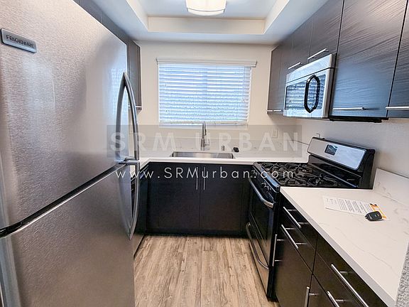 5th image of 4227 Iowa St #3