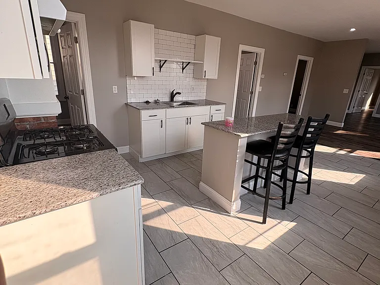 2115 Seneca St — Photo 1