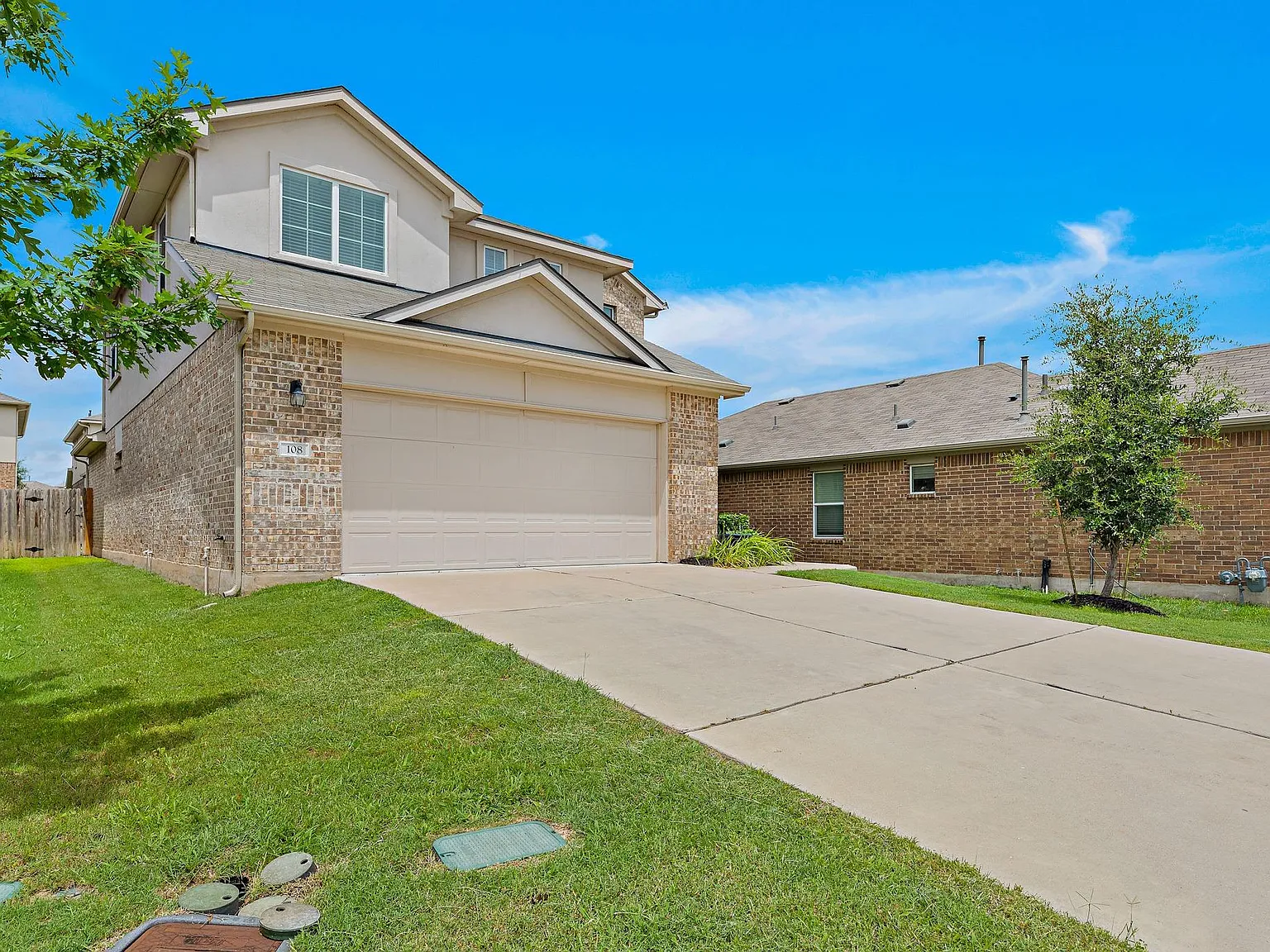 3 bed, 2.5 bath, 1892 sqft, $2,100 — Photo 3