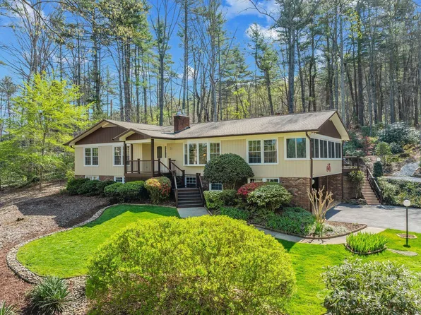 31 Glassy Mountain Dr, Hendersonville, NC 28739